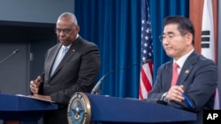 美韩两国国防部长在华盛顿举行美韩安保会,关切朝鲜军队部署俄罗斯,恐加剧朝鲜半岛安全威胁升级。(美联社:2024年10月30日)