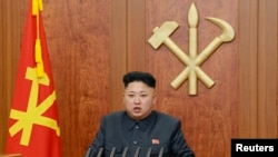 日本共同社发布的照片显示,朝鲜领导人金正恩发表2014年元旦讲话。