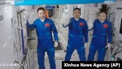 资料照片:中国三名航天局抵达中国空间站(2021年10月16日)