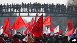 尼泊尔执政党尼泊尔共产党分裂组织的支持者在加德满都参加抗议活动。(2020年12月29日)