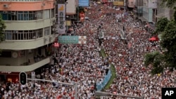香港市民星期天举行空前规模的游行,抗议港府修订逃犯条例。