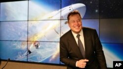Tư liệu- Ảnh chụp ngày 19/1/2020, Ông Elon Musk, sáng lập viên, CEO, Kỹ sư trưởng/tạo mẫu SpaceX tại một cuộc họp báo ở Trung tâm Không gian Kennedy ở Cape Canaveral, Florida.