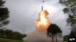 朝鲜2023年7月12日发射“火星-18”型洲际弹道导弹,称射程可以覆盖整个美国本土。(朝鲜官方照片)