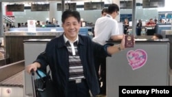 冯正虎在上海机场被拒绝出关(冯正虎推特图片)