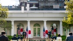 美国总统拜登与日本首相菅义伟在白宫联合记者会上(美联社2021年4月16日)