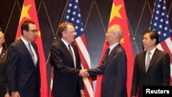 资料照:美中贸易谈判代表---美国财长姆努钦、美国贸易代表莱特希泽与中国副总理刘鹤与中国商务部长钟山在上海西郊宾馆举行会谈。(2019年7月31日)