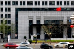 北京的中国商务部门前车如流水(2018年4月6日)。中国商务部同意停止对战略性产业提供政府补贴和保护吗?