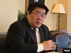 美国和平研究所中国项目高级顾问成斌 (图片来源:美国之音钟辰芳拍摄)