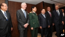 美国国防部长马蒂斯在香格里拉对话会上(2018年6月1日)