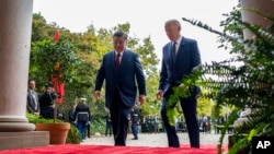 美国总统拜登与中国领导人习近平在加州费罗丽庄园举行双边会谈。(2023年11月15日)