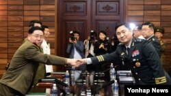 韩国与朝鲜高级军官2018年6月14日在板门店会晤(韩联社)