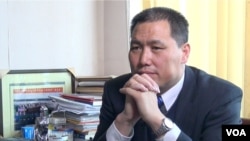 中坚律师浦志强以寻衅滋事罪被北京警方刑拘(美国之音东方拍摄)