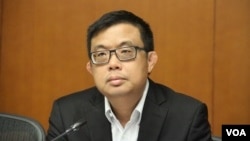 香港立法会民主党议员涂谨申 (美国之音记者申华 拍摄)