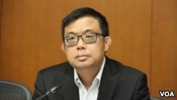 香港议员关注中国监视驻港华尔街日报记者的报道 香港议员关注中国监视驻港华尔街日报记者的报道
