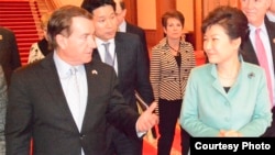 美国众议院外交事务委员会主席罗伊斯与韩国总统朴槿惠(美国国会)