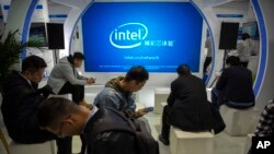 英特尔公司在北京举行的中国国际信息通信展览会上的展台。(2019年10月31日)