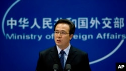 中国外交部发言人洪磊。洪磊在北京举行的例行记者会上回答有关提问时表示,中国一贯按照法律和相关规定对待外国记者。