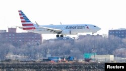 美国航空公司的一架波音737 Max 8飞机在纽约的一个机场降落。(2019年3月12日)