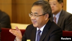 中国副总理胡春华在北京钓鱼台国宾馆接待一个英国代表团。(2019年4月25日)