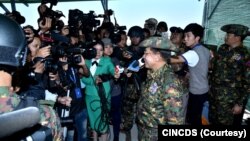 သတင်းမီဒီယာတွေနဲ့တွေ့ဆုံနေတဲ့ စစ်ကောင်စီခေါင်းဆောင် (ဇန်နဝါရီ ၃၁၊ ၂၀၁၉)
