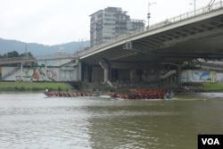 台北市政府于端午节举办国际龙舟锦标赛 (5月31日) (美国之音张佩芝拍摄)