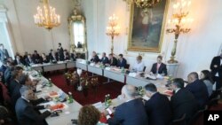奥地利总理克里斯蒂安·科恩主持欧洲移民问题峰会,有自德国、匈牙利、塞尔维亚、希腊和保加利亚的领导人参加(2016年9月24日)