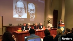 瑞典卡罗林斯卡学院诺贝尔委员会在斯德哥尔摩宣布2018年生物学和医学奖的获奖人。(2018年10月1日)