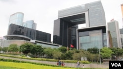香港岛添马公园附近的特区行政长官办公室,政府总部及立法会综合大楼 (美国之音记者申华拍摄)