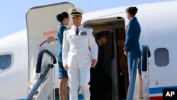 中共中央军委委员、政治工作部主任苗华已被停职,并因涉嫌“严重违纪”而接受调查。(美联社:2019年10月14日)