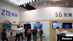 中兴产品2017年9月在北京的一场展销活动(路透社)