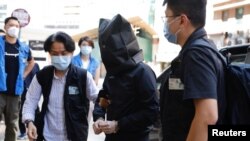 香港警方2021年7月22日对出版“煽动性刊物”嫌疑人展开逮捕行动(路透社)