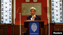 反腐峰会召开之前,美国国务卿克里在英国牛津发表讲话。
