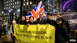 支持修订BNO签证的团体星期一在英国首相府对面空地集会,约有百多人参与 (美国之音郑乐捷)
