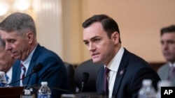 美国国会众议院美国与中国共产党战略竞争特设委员会主席麦克·加拉格尔 (Mike Gallagher) (美联社资料图)