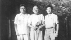 1963年夏,黄万里和儿子黄观鸿看望父亲黄炎培。黄观鸿1963年北大毕业后被分配到天津大学任教,文革初期被打成现行反革命,戴高帽游街。(黄万里研究基金图片)