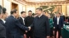 2025年2月17日,中国国家主席习近平在北京出席民营企业座谈会时与民营企业家代表握手。