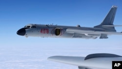 中国解放军轰-6轰炸机在台湾周边参加实弹演习。(资料照)