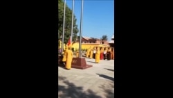 网上新视频:寺庙僧侣升国旗 唱诗班歌颂新主(一) 网上新视频:寺庙僧侣升国旗 唱诗班歌颂新主(一)