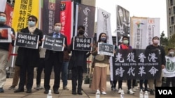 由“香港边城青年和台湾社运团体于12月30日所发起的“声援香港新闻自由、抗议极权清算《立场》”记者会。(美国之音记者顾展珑摄)