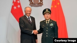 新加坡国防部长黄永宏2019年5月29日会见到访的中国防长魏凤和(新加坡国防部照片)