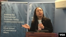 台湾数码政务委员唐凤2019年4月23日在乔治华盛顿大学发表演说 (美国之音锺辰芳拍摄)