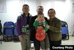 贵阳活石教会的仰华牧师一家(活石教会成员提供)