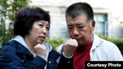 刘抒鹃为演员说戏(刘抒鹃提供)