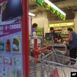 同类商店的统计显示,北京和上海的猪肉和苹果价格高于香港