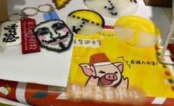 连侬说展览及圣诞市集设有多个摊位售卖自制产品,支持黄色经济圈 (美国之音/汤惠芸)