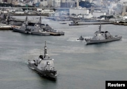 2012年12月6日,日本海上自卫队的神盾驱逐舰从位于日本南部的佐世保海军基地出航(资料照)