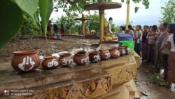 ကဆုန်ညောင်ရေသွန်းသပိတ် (ဓါတ်ပုံ CJ) ကဆုန်ညောင်ရေသွန်းသပိတ် (ဓါတ်ပုံ CJ)