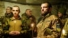 Військовослужбовці 72-ї окремої механізованої бригади "Чорні Запорожці" на святвечірній месі, Донецька область, Україна, 24 грудня 2024 року. Valentyn Kuzan/Press Service of the 72nd Chorni Zaporozhtsi Separate Mechanized Brigade of the Ukrainian Armed Forces/Handout via REUTERS