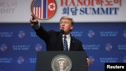美国总统特朗普在与朝鲜领导人金正恩举行美朝峰会后在越南河内JW万豪酒店举行记者会。(2919年2月28日)