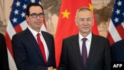 资料照:中国副总理刘鹤和美国财政部长姆努钦在北京钓鱼台国宾馆会晤。(2019年3月29日)